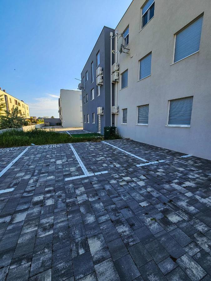 Aenona Beach Apartment Нин Екстериор снимка