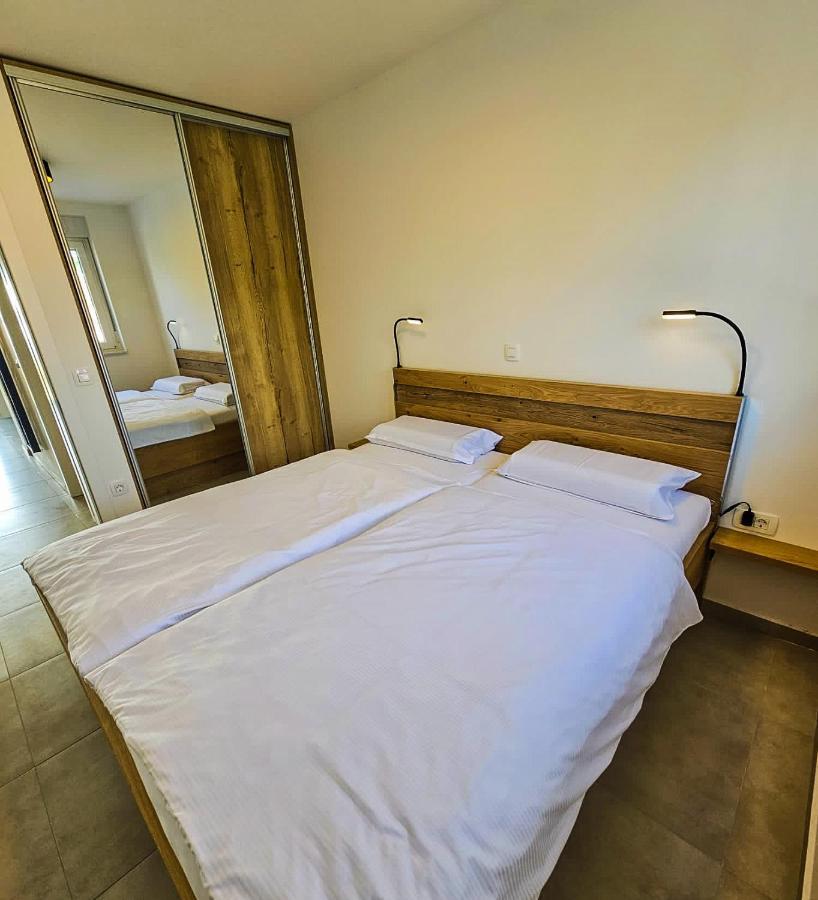 Aenona Beach Apartment Нин Екстериор снимка